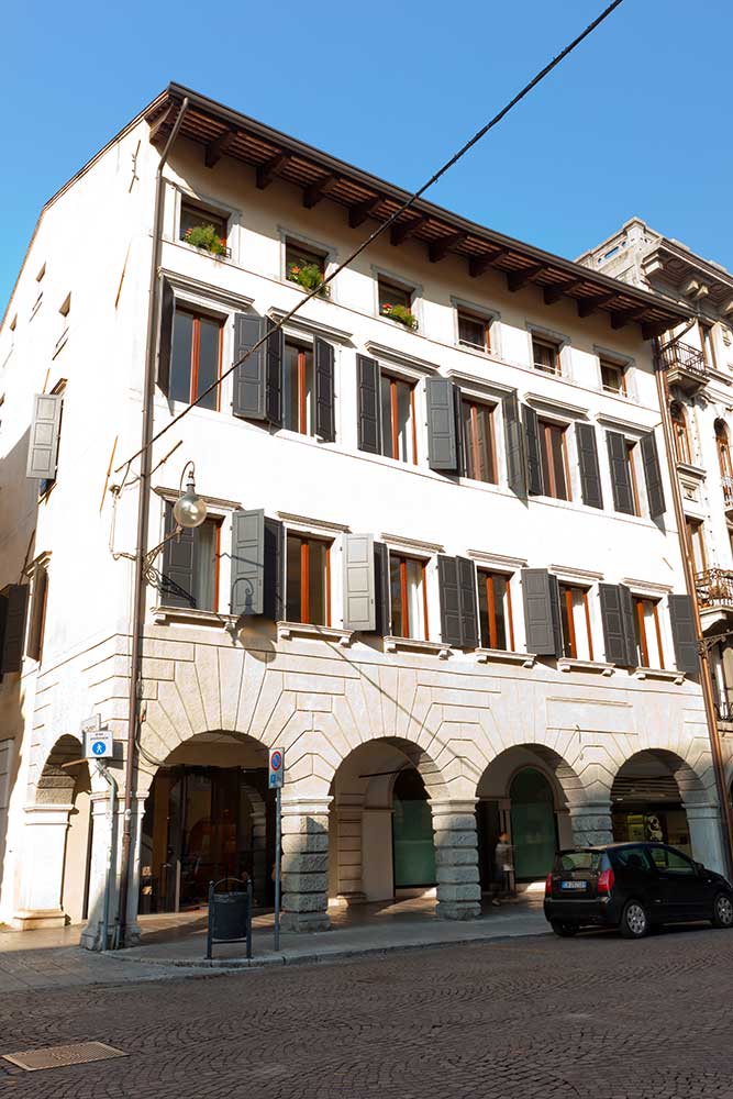 PALAZZO  VIA MERCATOVECCHIO